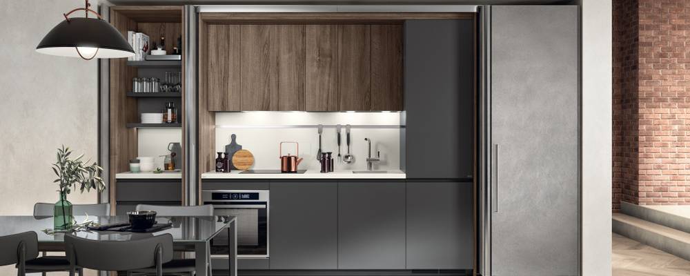 An elegant game of finishes: exterior - Oxide Steel SCAV 881 decorative melamine doors; interior - Garden Walnut SCAV 942 decorative melamine wall unit doors and Iron Grey SCAV 374 matt lacquered base unit doors.