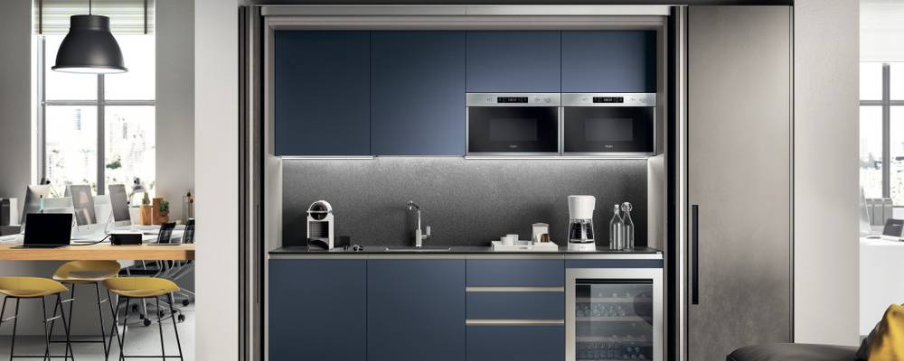 Boyalı Çelik SCAV 868 boyalı görünümlü lake, Moon Blue SCAV 568 mat lake kaplamalı Boxi mutfak kapıları.