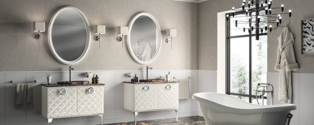 Magnifca banyo mobilyaları, fark edilmeden geçemeyeceğiniz bir mücevhere dönüştürüldü: Parlak ve mat versiyonları bulunan kapıdaki zarif elmas işleme, zarafetiyle sizi fethedecek. Magnifca Glamour: mutlak esenlik için.