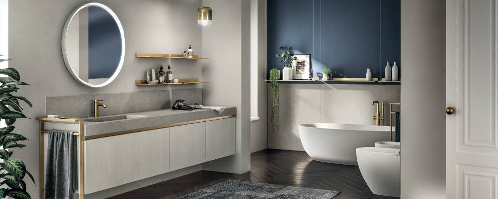 Tratto banyo kompozisyonunun ana motifi pirinç kaplamadır: Gerçekten de, rafine kulp ve Give havlu askısı (duvara monte) öne çıkıyor; bunlar hem bağımsız versiyonda hem de makyaj ünitelerinin ucunda kullanılabilir.
